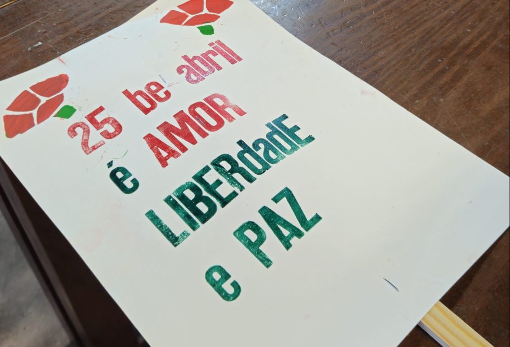 Cartaz 25 de abril