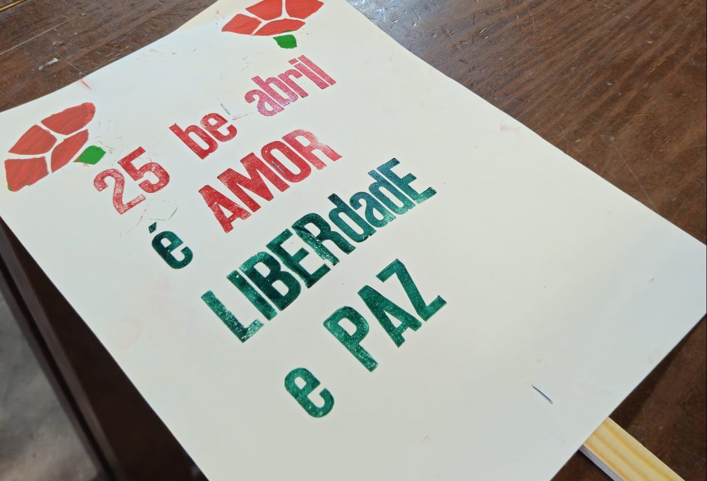 Cartaz 25 de abril